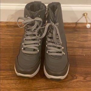 Geey snow boots. Worn once!